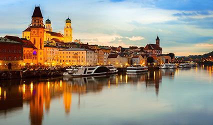 Christmas markets Danube Passau ships